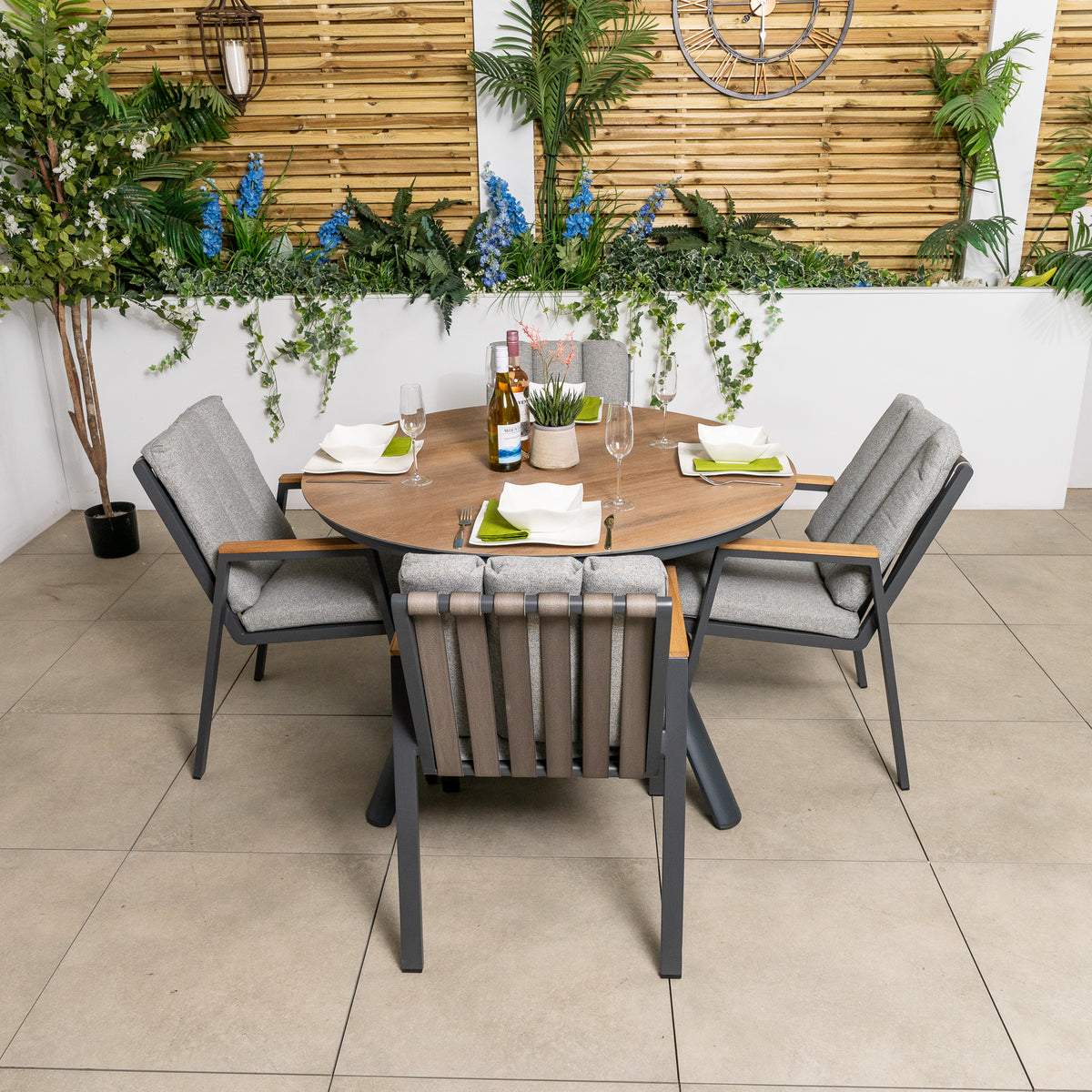 Bracken Outdoors Barcelona 4 Seat Round Aluminium Garden Furniture Set