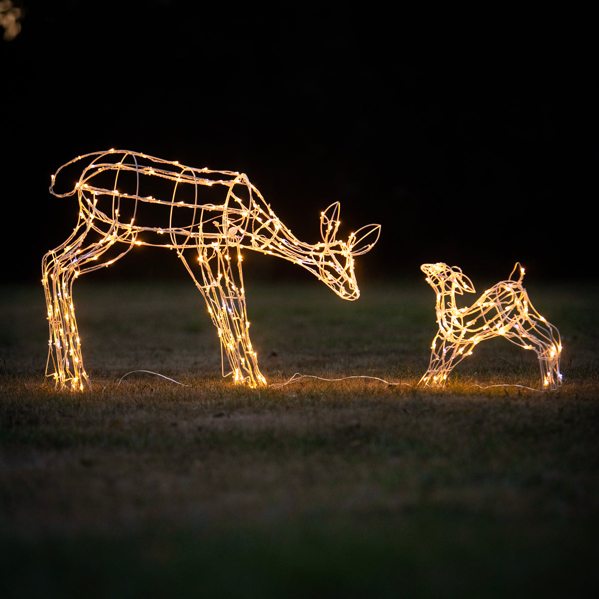 Christmas Reindeer Lights - 1M White Wire Light Up Mother &amp; Baby with 250 White and Multi LEDs